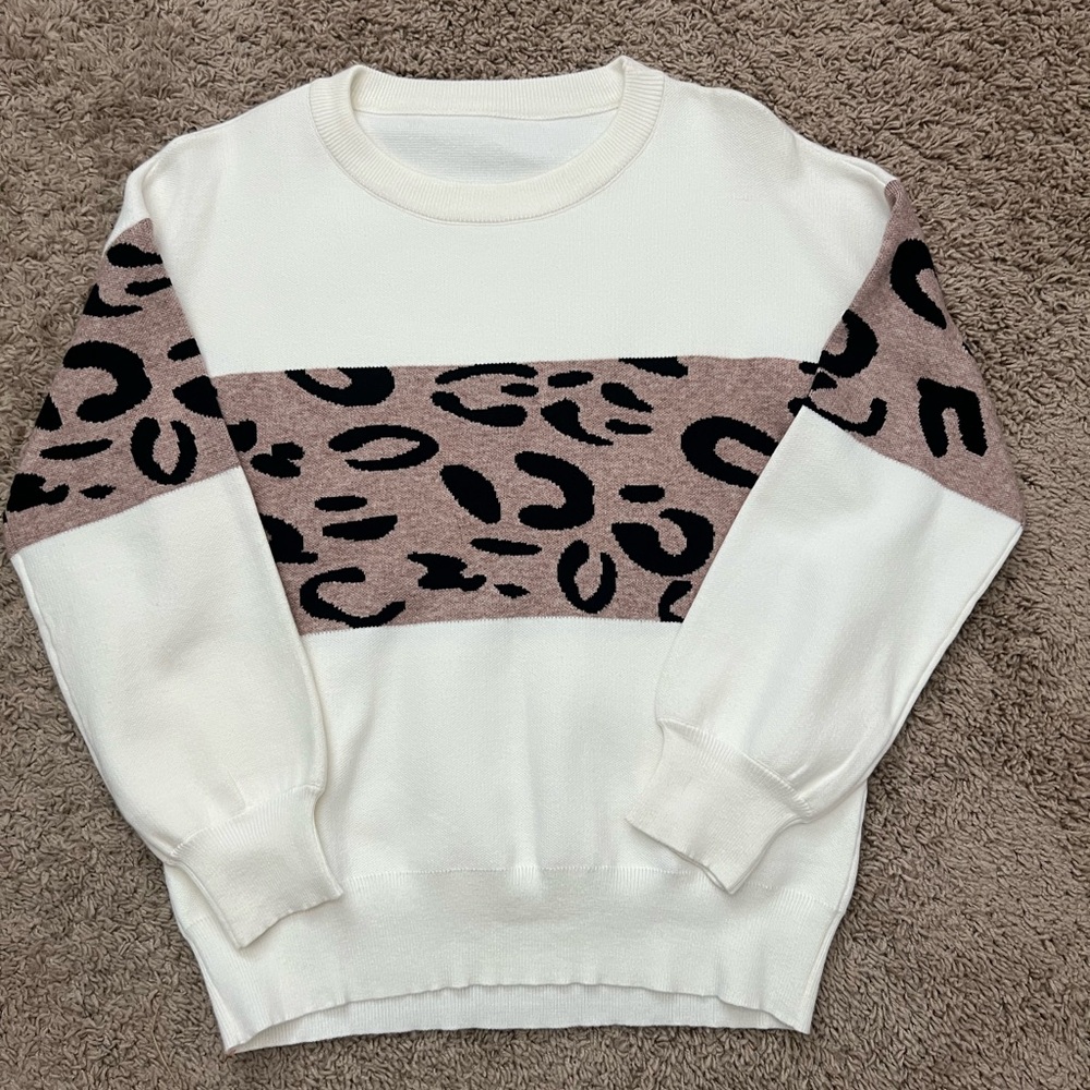 Stylish Off White Leopard Patterned Women's Sweater